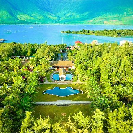 Lang Co Beach Resort Bagian luar foto