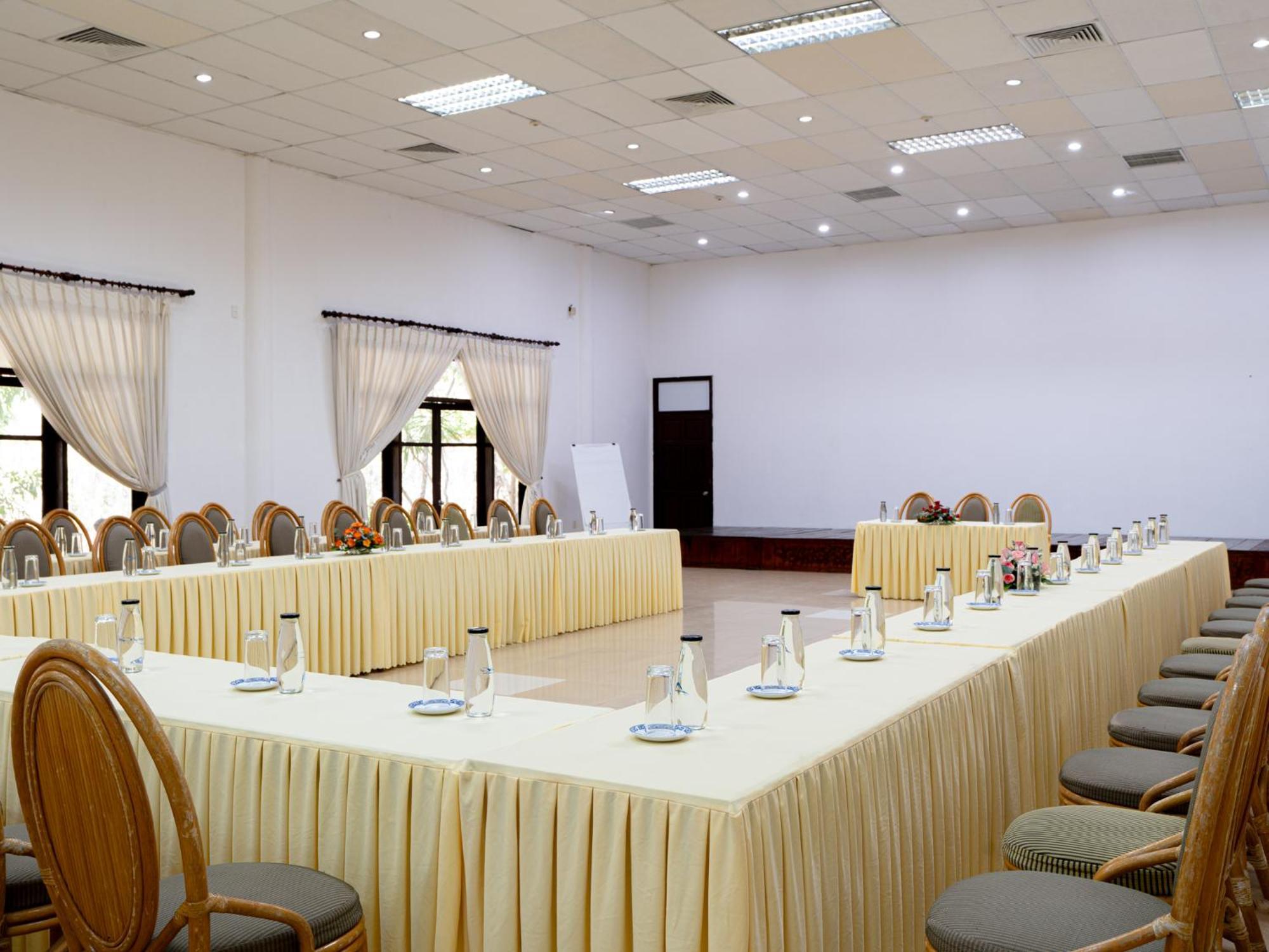 Lang Co Beach Resort Bagian luar foto