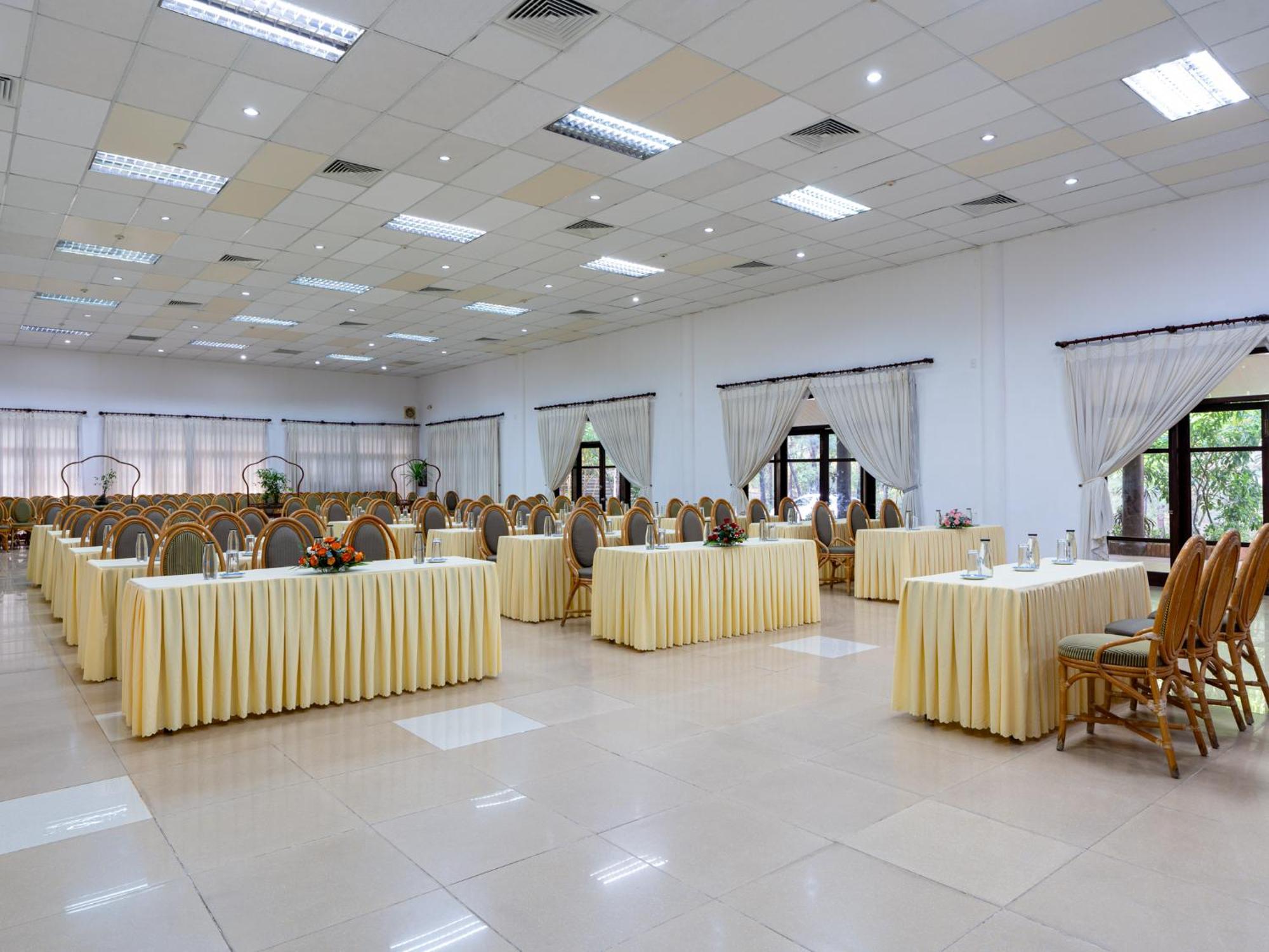Lang Co Beach Resort Bagian luar foto
