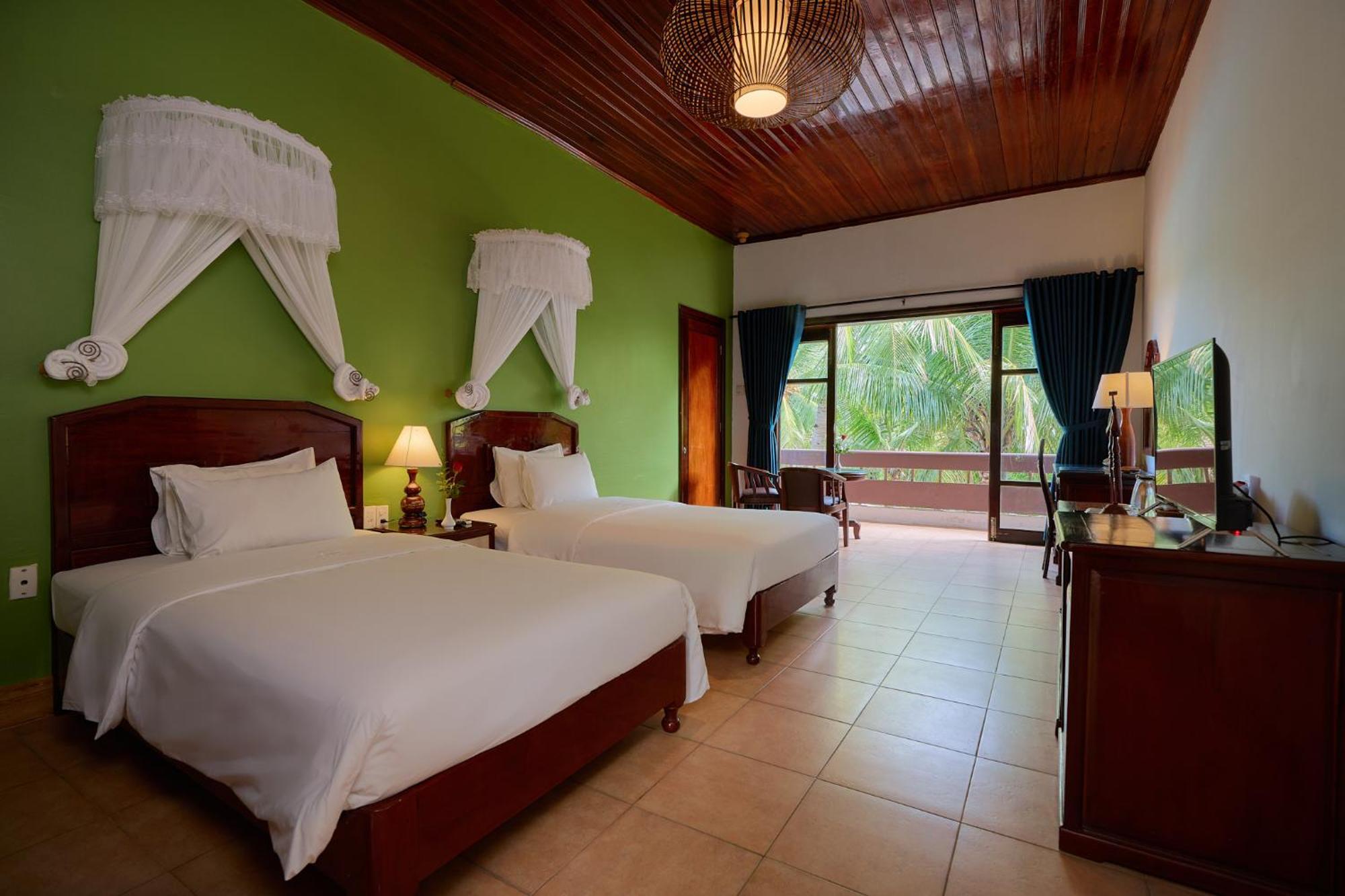 Lang Co Beach Resort Bagian luar foto