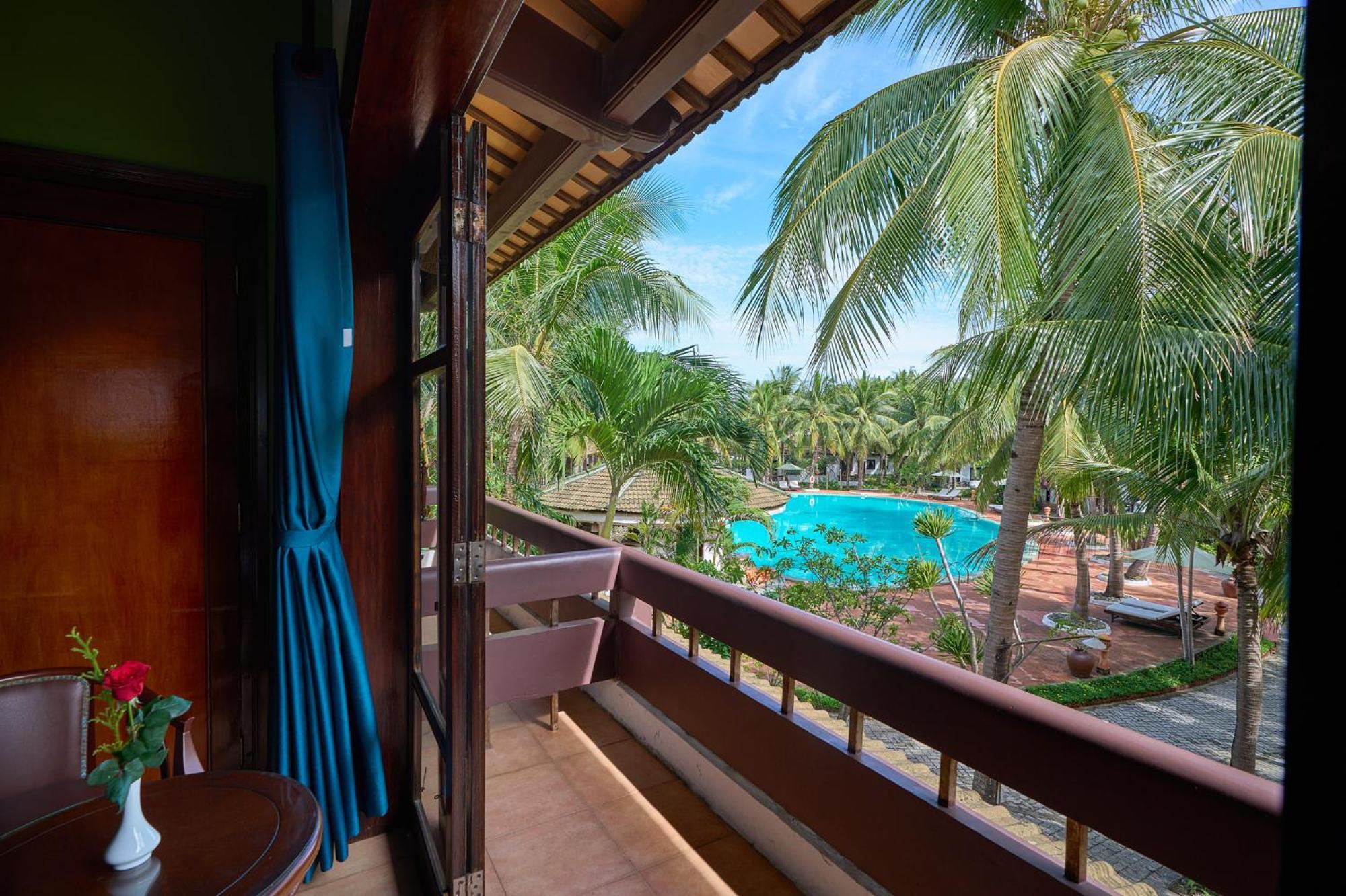 Lang Co Beach Resort Bagian luar foto
