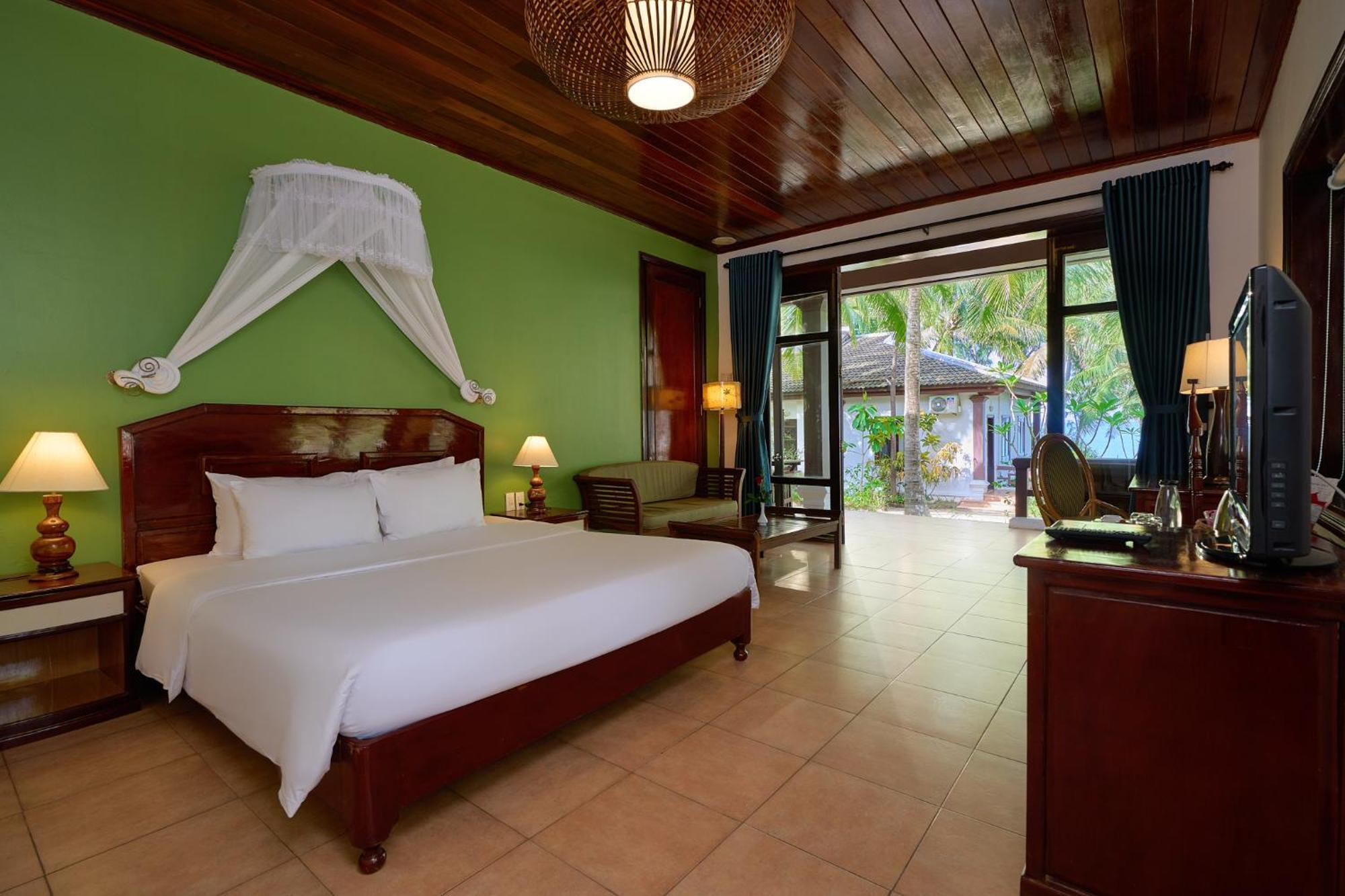 Lang Co Beach Resort Bagian luar foto
