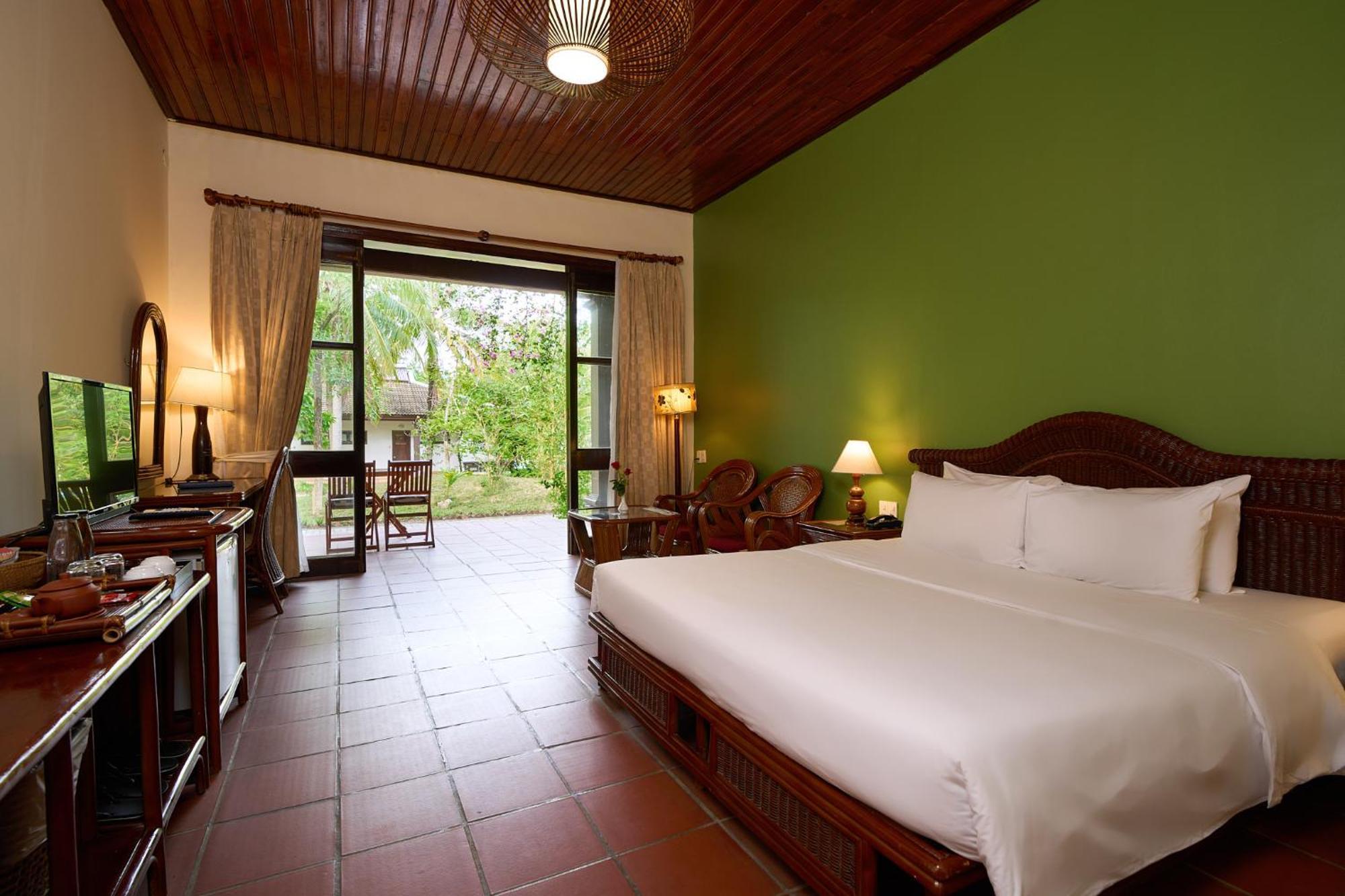 Lang Co Beach Resort Bagian luar foto