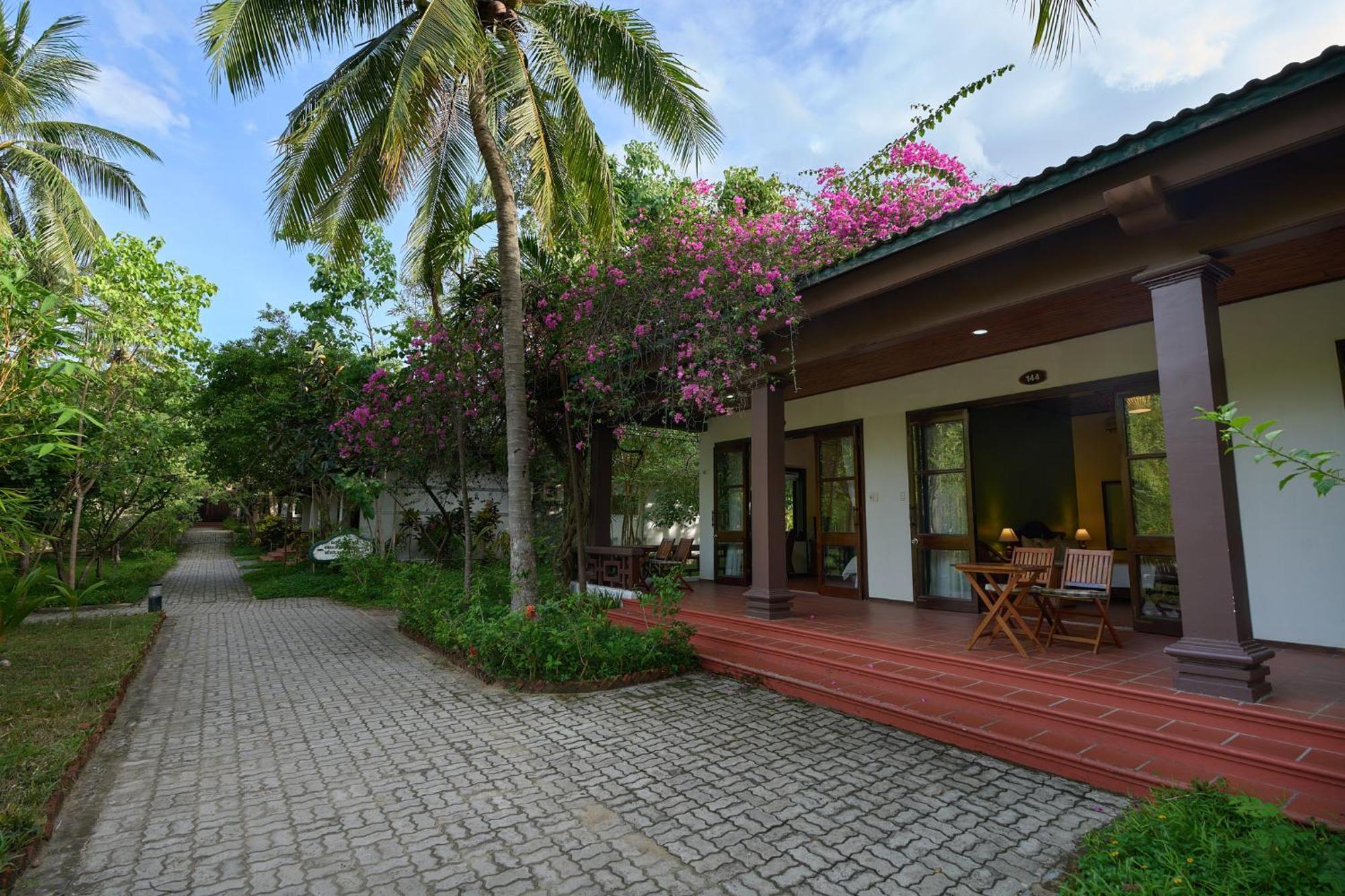 Lang Co Beach Resort Bagian luar foto