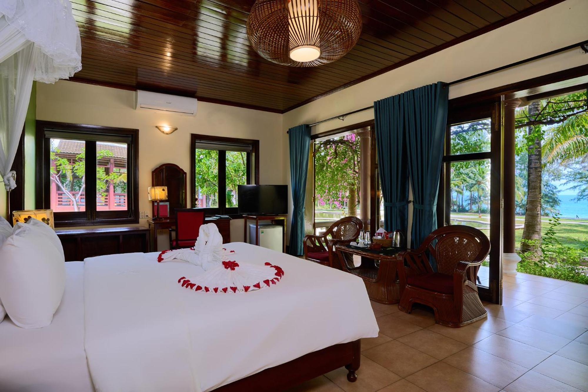 Lang Co Beach Resort Bagian luar foto