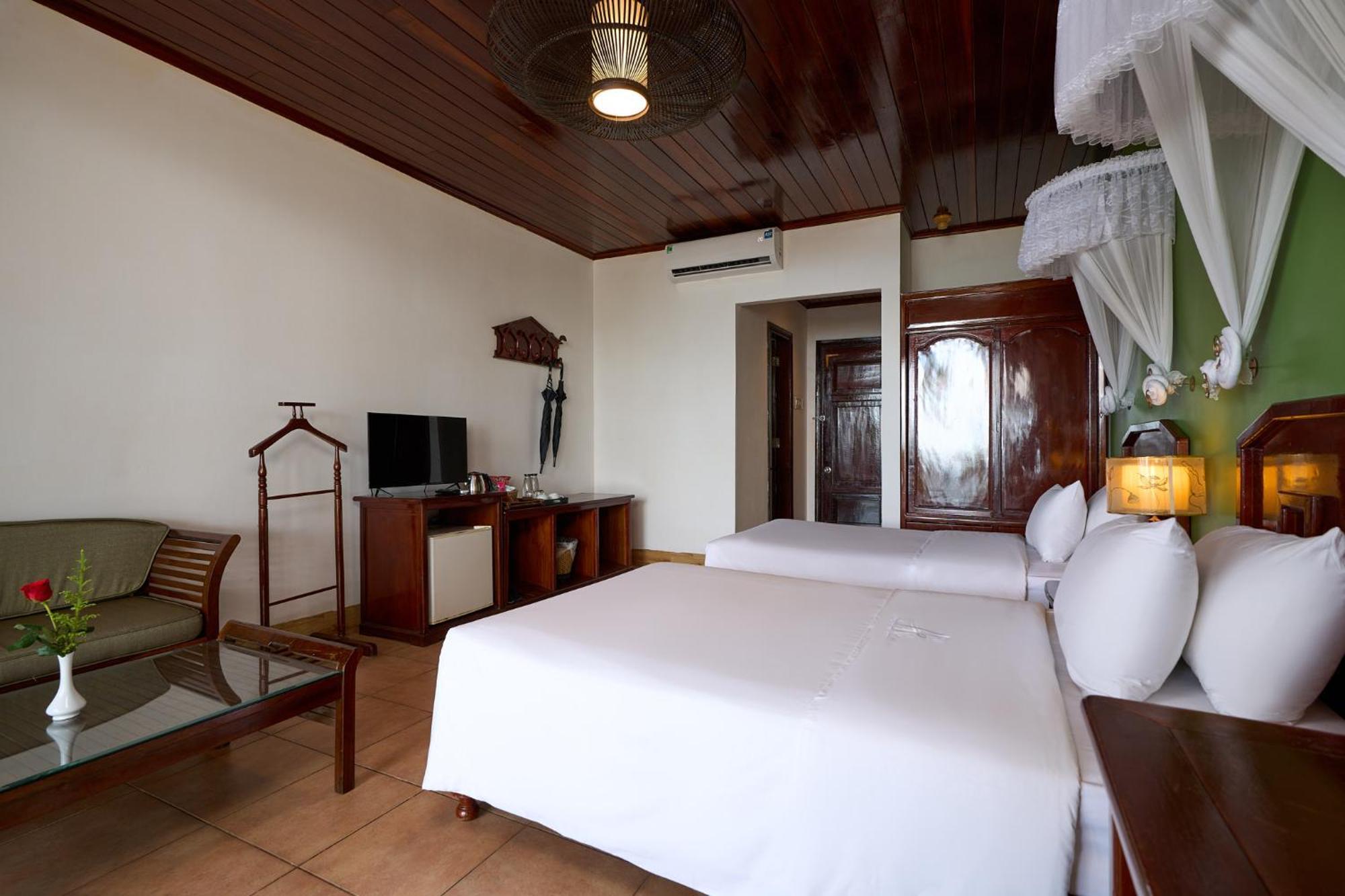 Lang Co Beach Resort Bagian luar foto