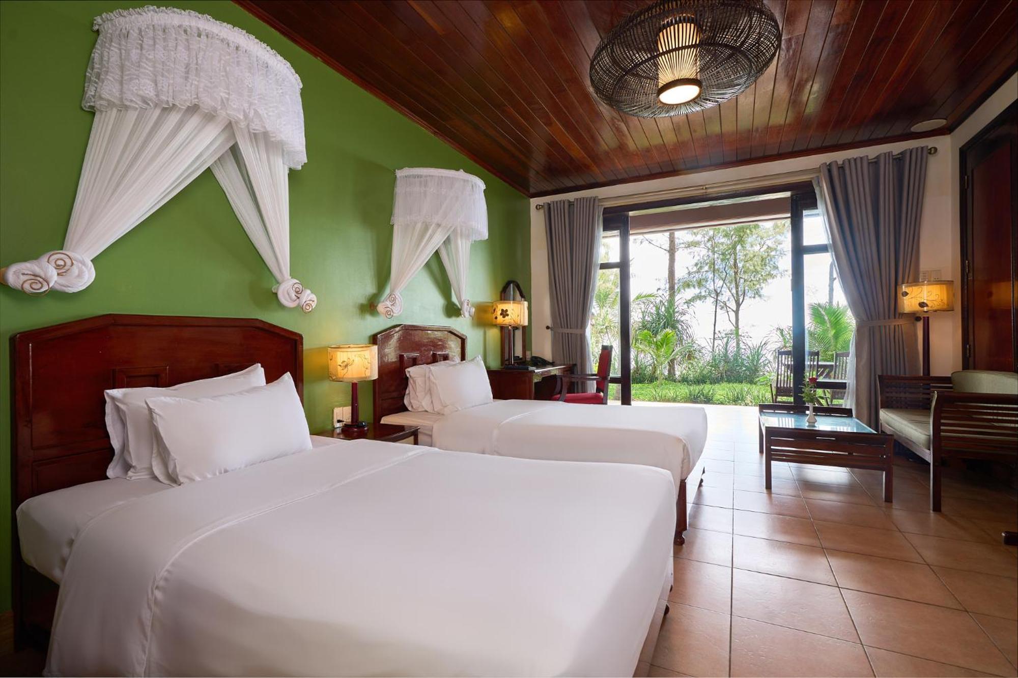 Lang Co Beach Resort Bagian luar foto