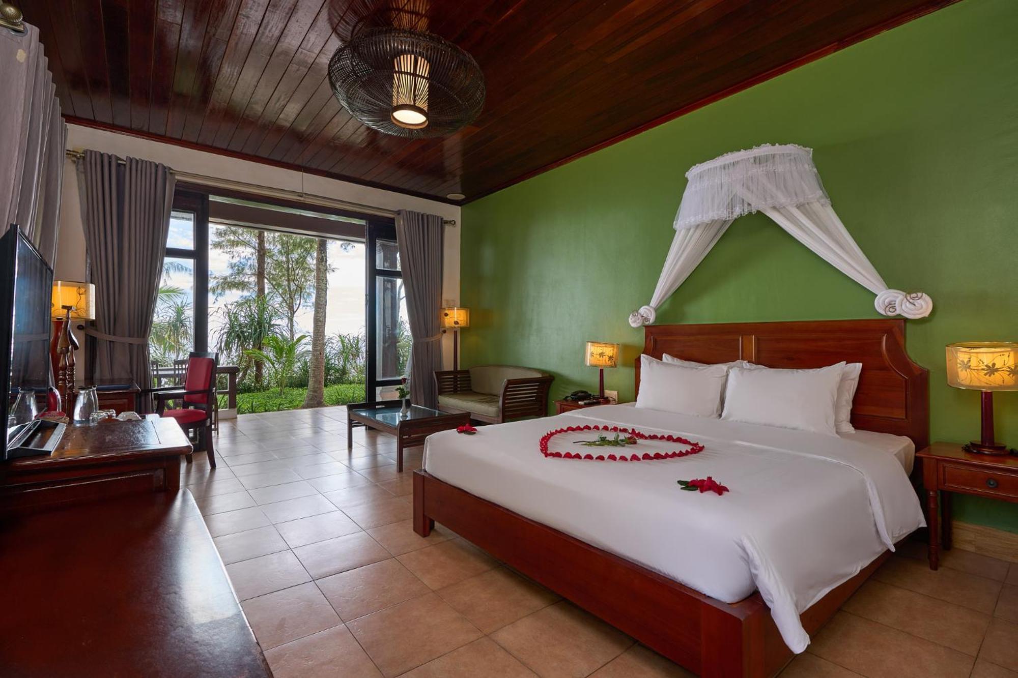 Lang Co Beach Resort Bagian luar foto