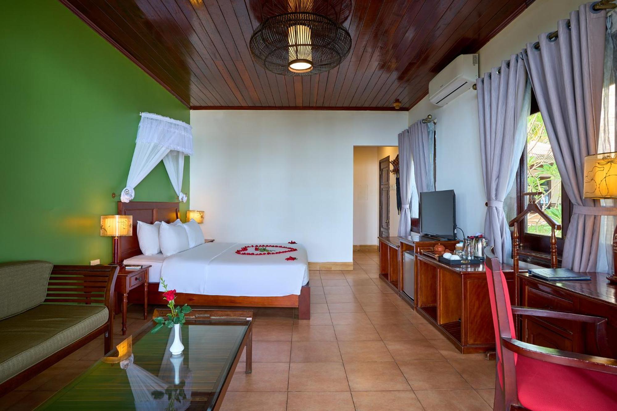 Lang Co Beach Resort Bagian luar foto
