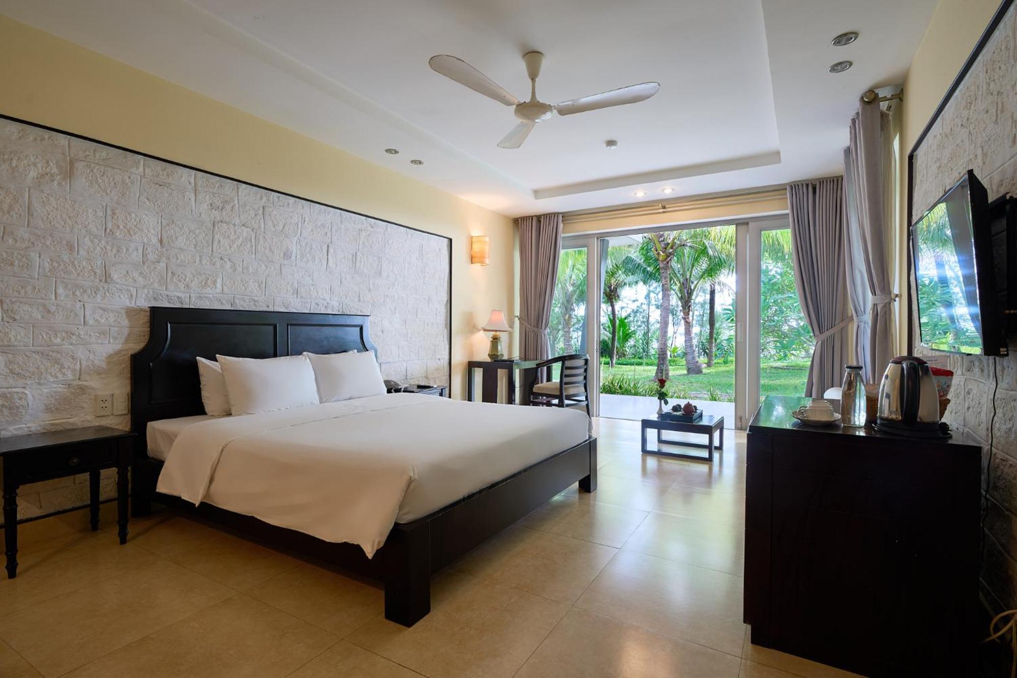 Lang Co Beach Resort Bagian luar foto
