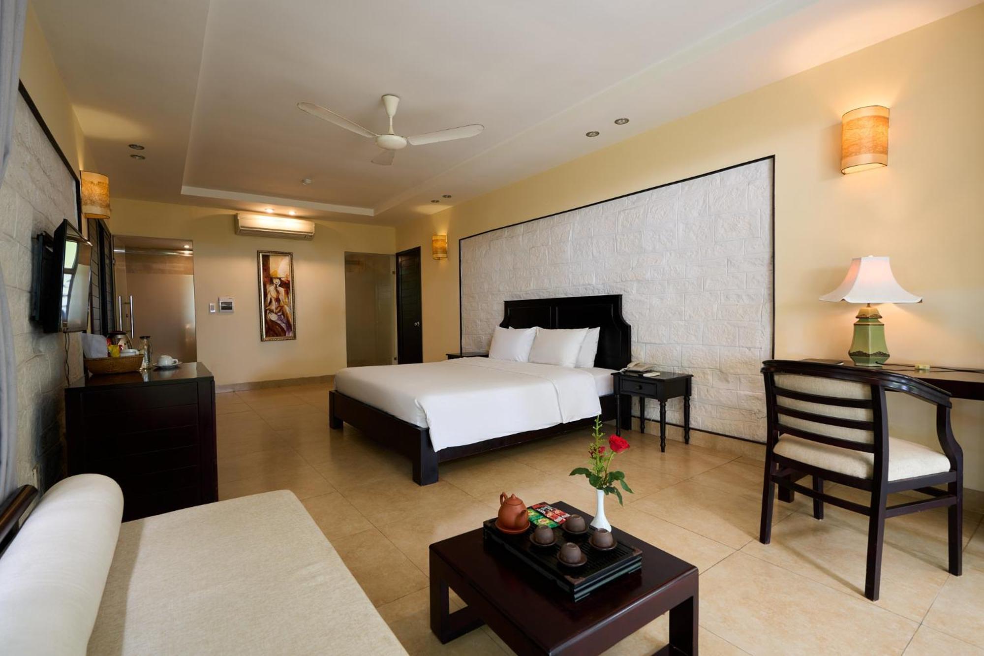 Lang Co Beach Resort Bagian luar foto