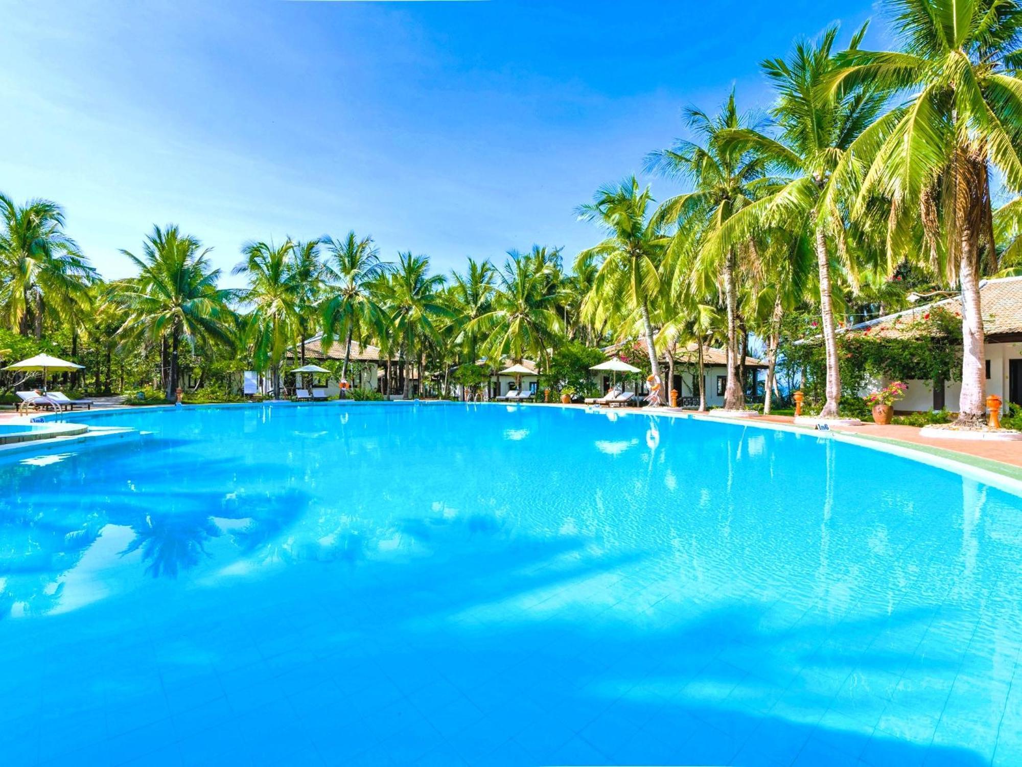 Lang Co Beach Resort Bagian luar foto