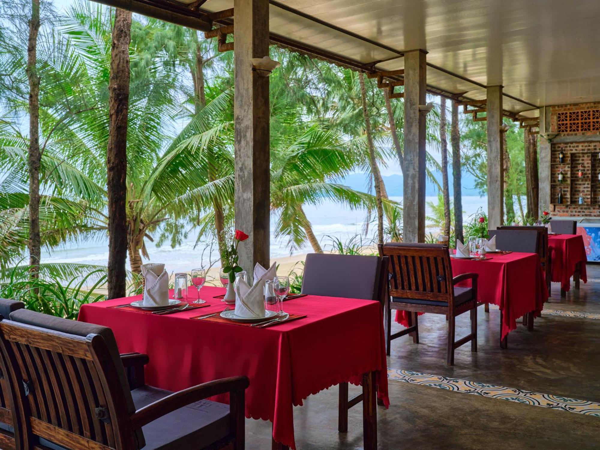 Lang Co Beach Resort Bagian luar foto