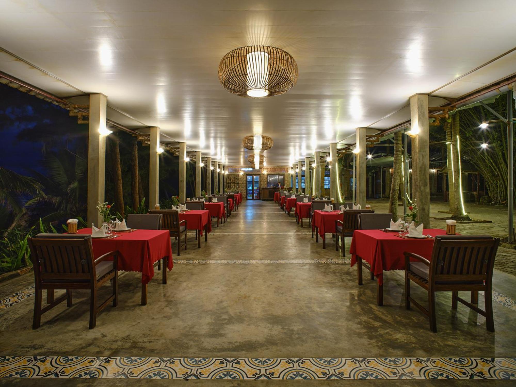 Lang Co Beach Resort Bagian luar foto